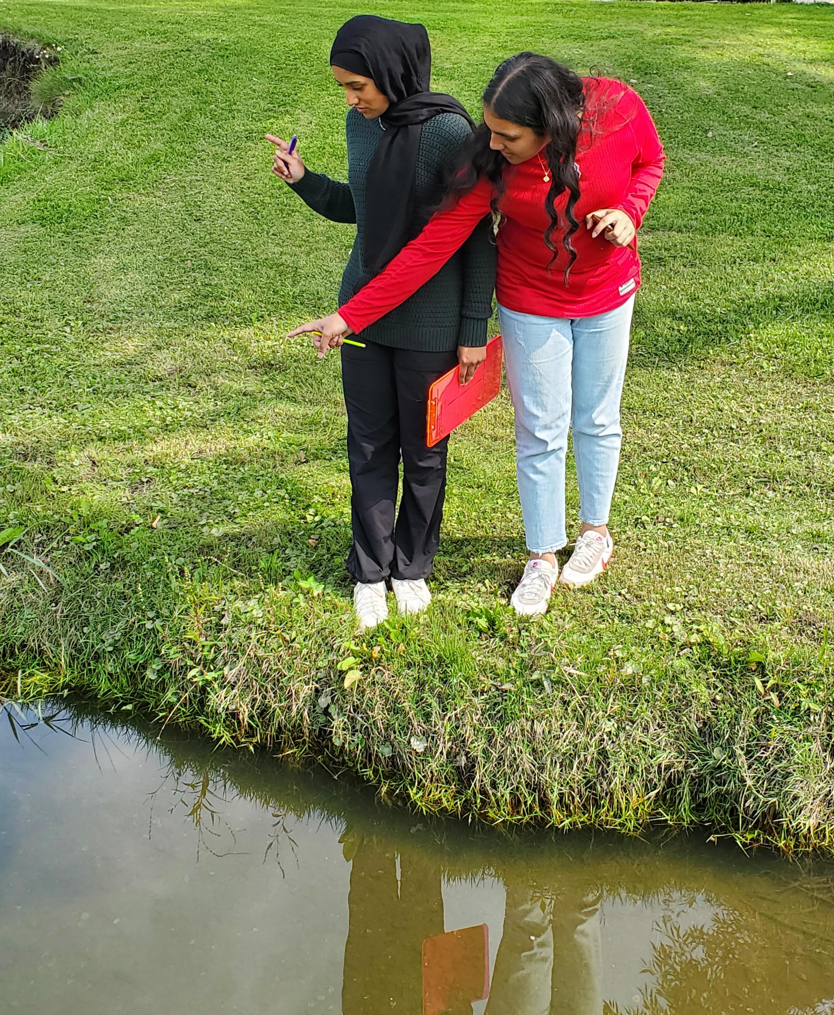 Willowbrook AP Environmental Science students observe wildlife on campus