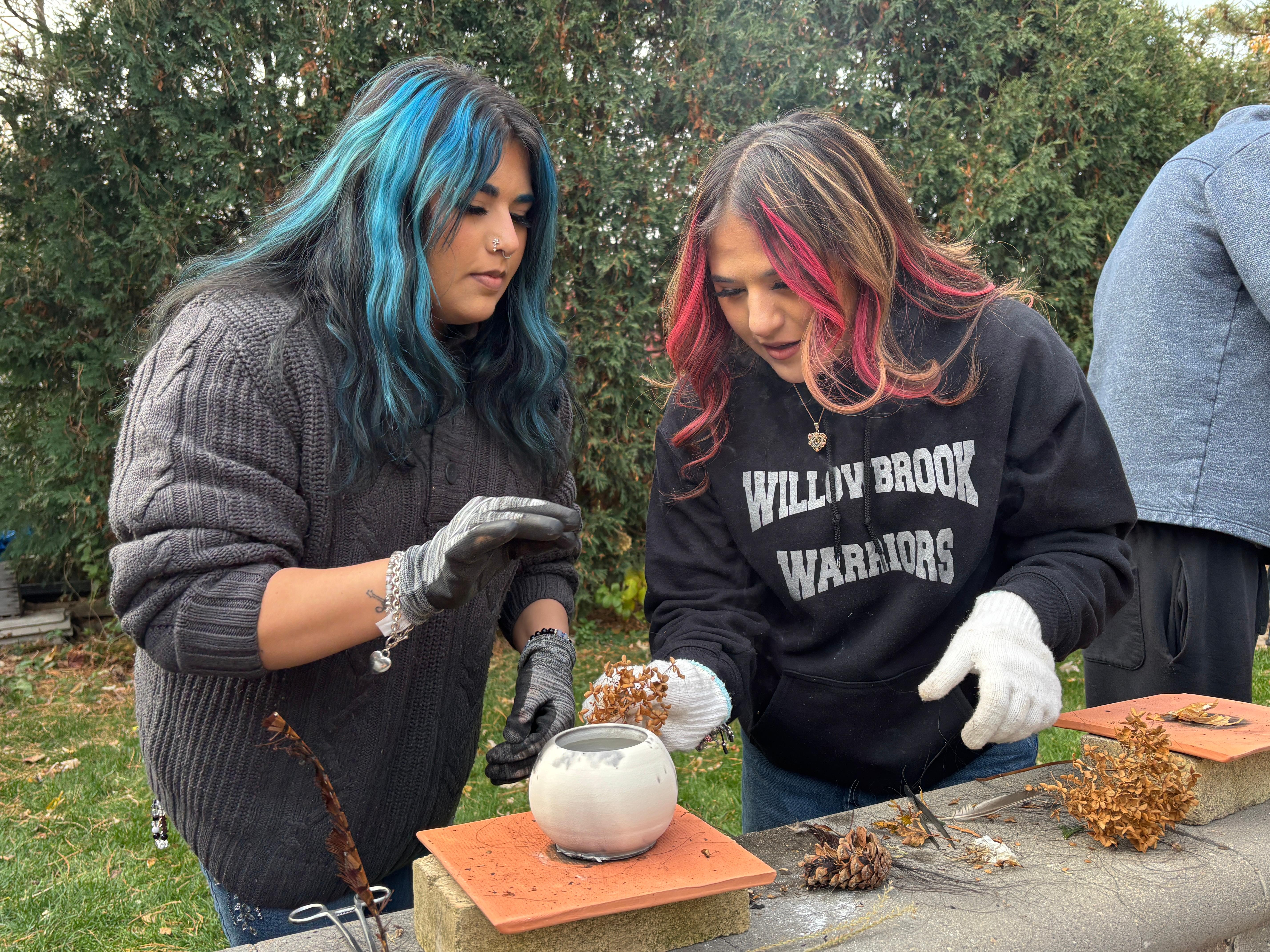 Willowbrook art students visit the studios of two local artists 